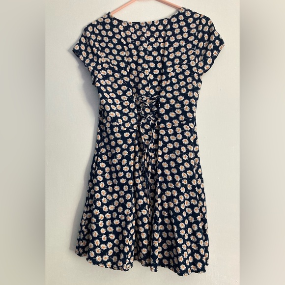 BOG Collective cotton dress SZ M navy blue  daisies background pockets - Picture 2 of 10
